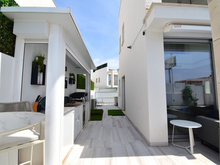 Villa for Sale in Cabo Roig, Alicante 6