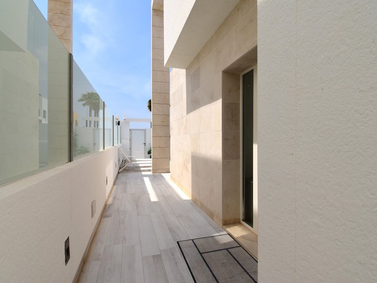 Villa for Sale in Cabo Roig, Alicante 7