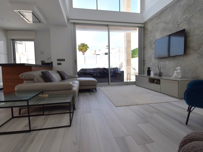 Villa for Sale in Cabo Roig, Alicante 8