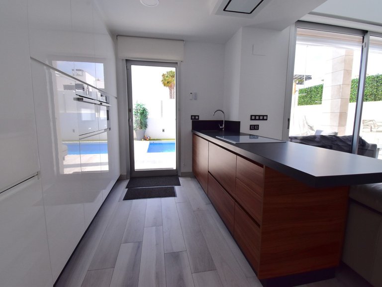 Villa for Sale in Cabo Roig, Alicante 9