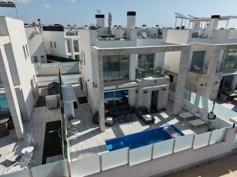 Villa for Sale in Cabo Roig, Alicante 29