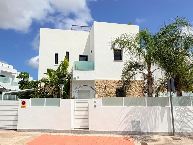 Villa for Sale in Los Montesinos, Alicante 3