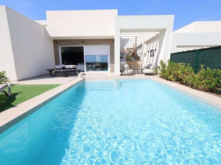 Villa for Sale in Algorfa, Alicante 1