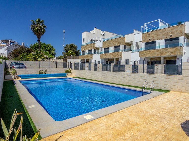 Town House for Sale in Villamartin, Alicante 2