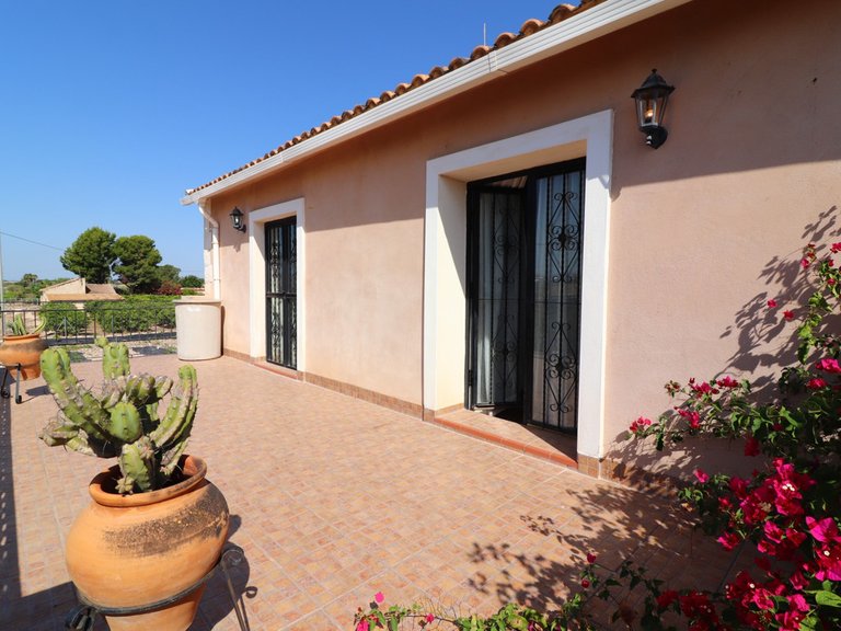 Villa for Sale in Albatera, Alicante 28