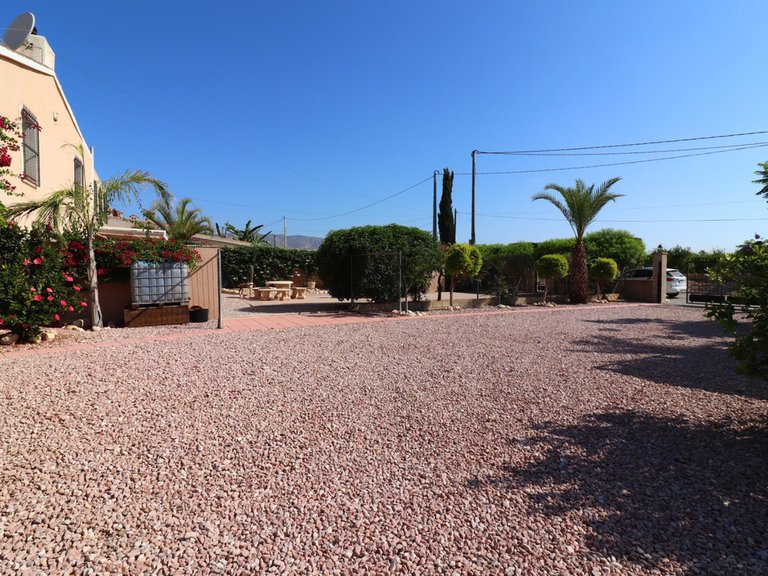 Villa for Sale in Albatera, Alicante 38