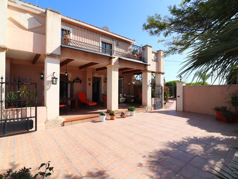 Villa for Sale in Albatera, Alicante 41