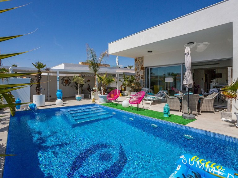 Villa for Sale in Torrevieja, Alicante 1