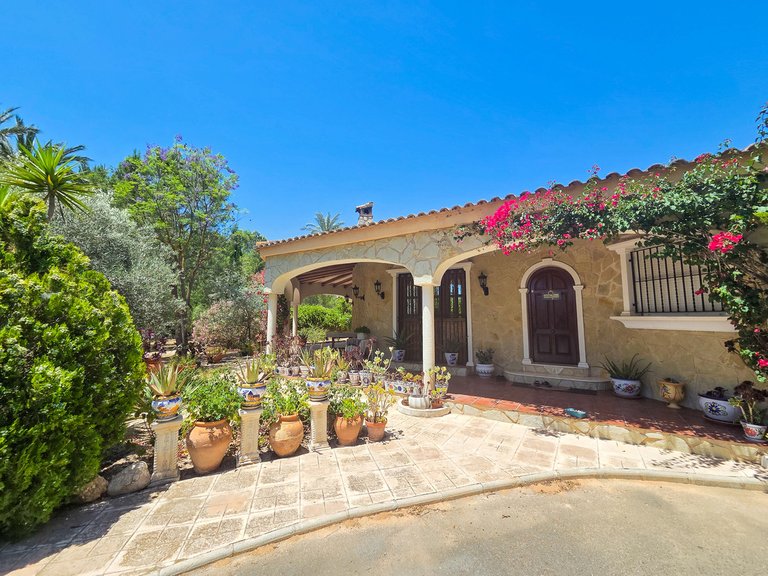 Villa for Sale in Elche, Alicante 1