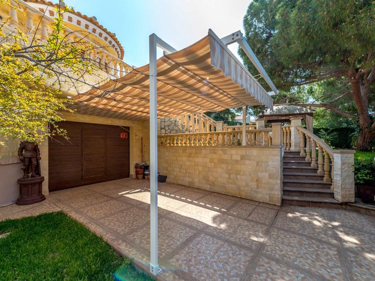Villa for Sale in Campoamor, Alicante 32