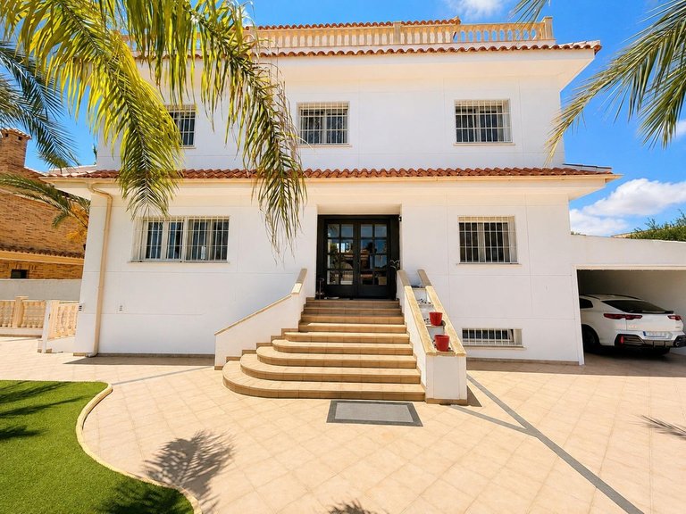 Villa for Sale in Campoamor, Alicante 44