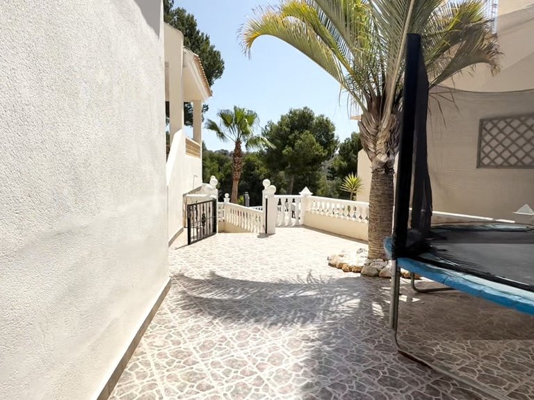 Villa for Sale in Las Ramblas, Alicante 37