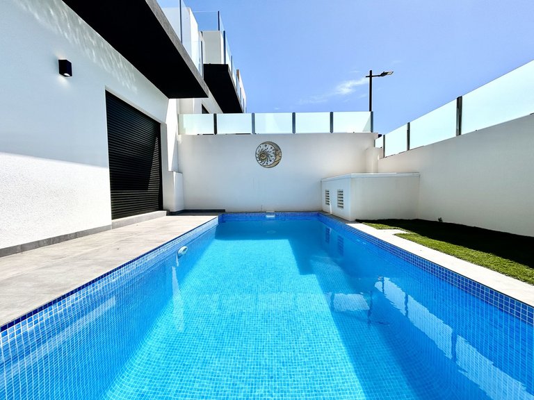 Villa for Sale in Villamartin, Alicante 2
