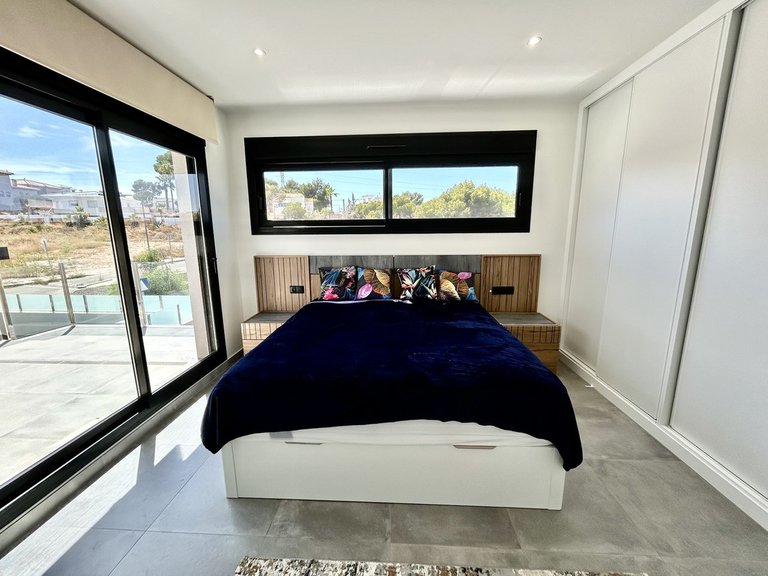 Villa for Sale in Villamartin, Alicante 13