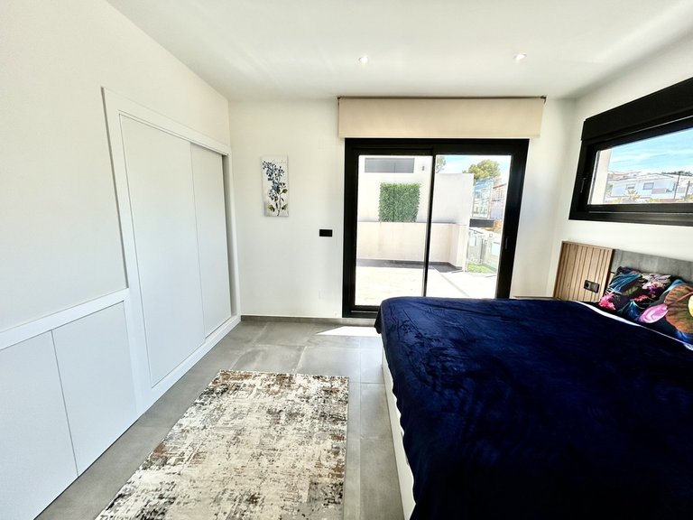 Villa for Sale in Villamartin, Alicante 16