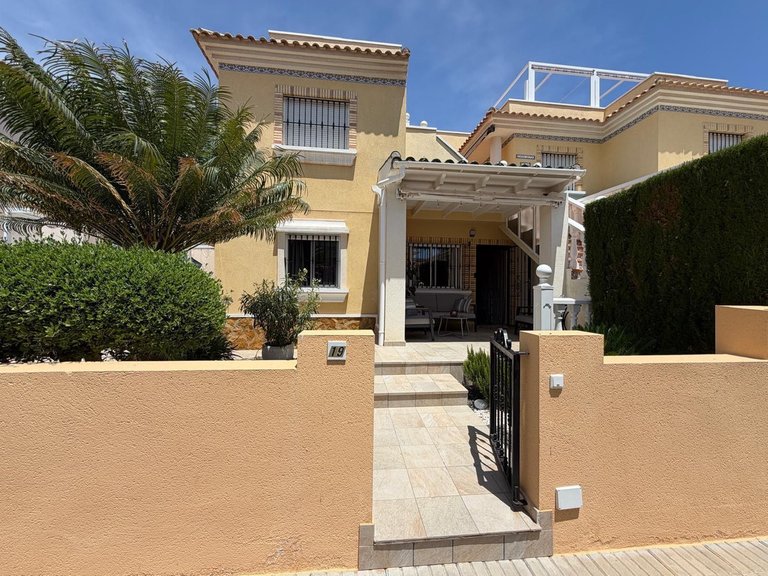 Villa for Sale in Villamartin, Alicante 2
