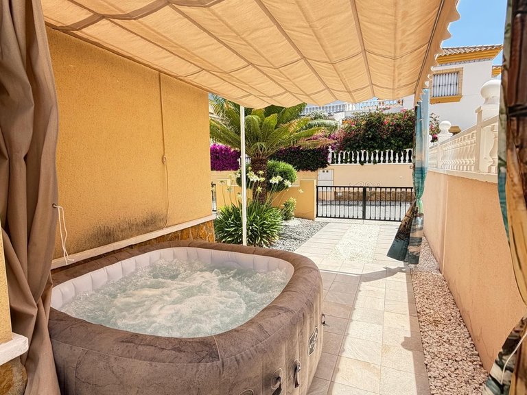 Villa for Sale in Villamartin, Alicante 11