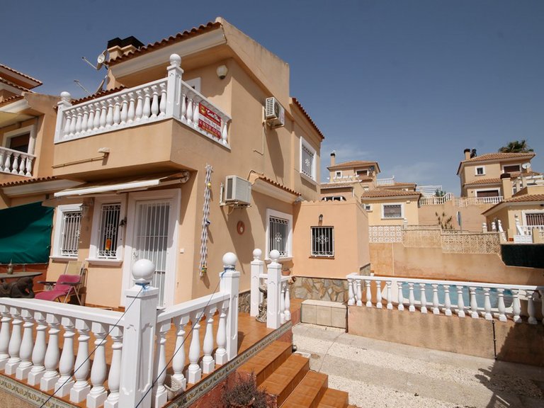Villa for Sale in Villamartin, Alicante 1