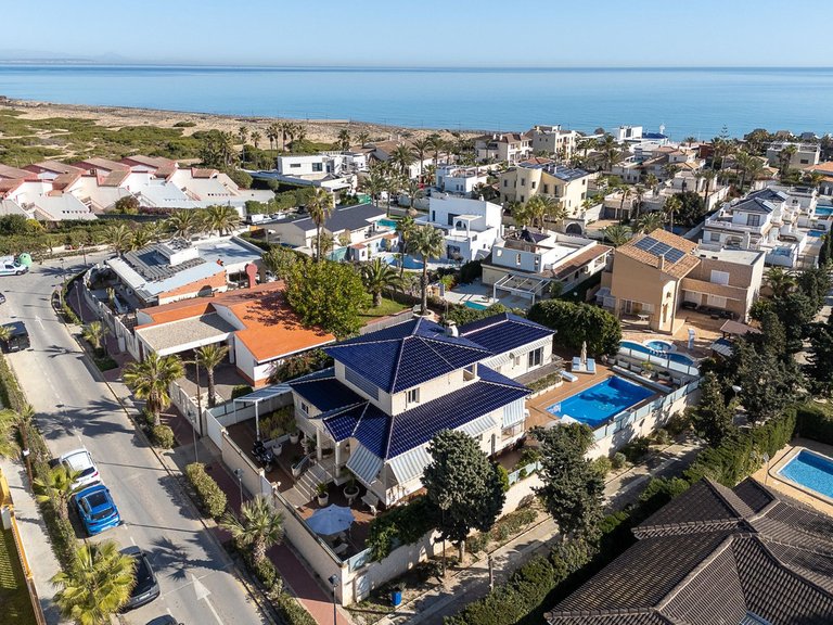 Villa for Sale in Torrevieja, Alicante 1