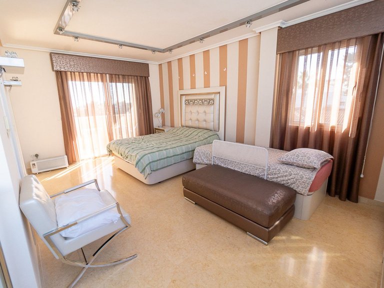 Villa for Sale in Torrevieja, Alicante 38