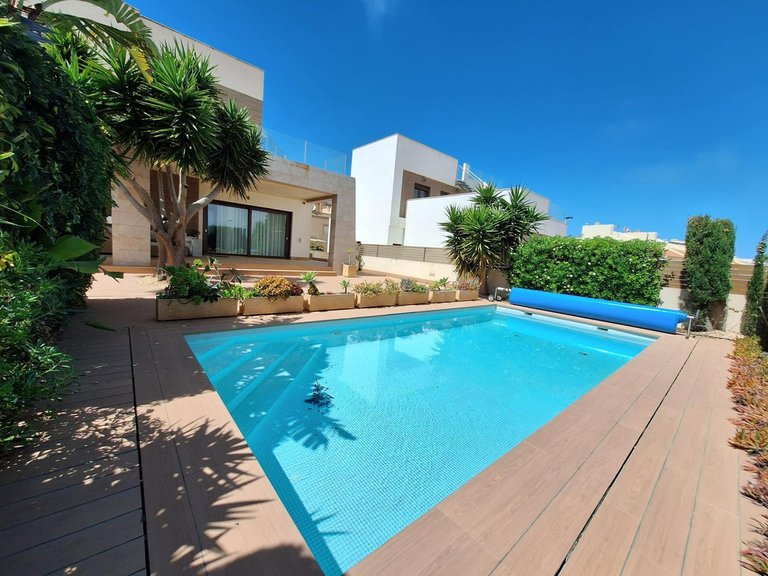 Villa for Sale in Torrevieja, Alicante 3