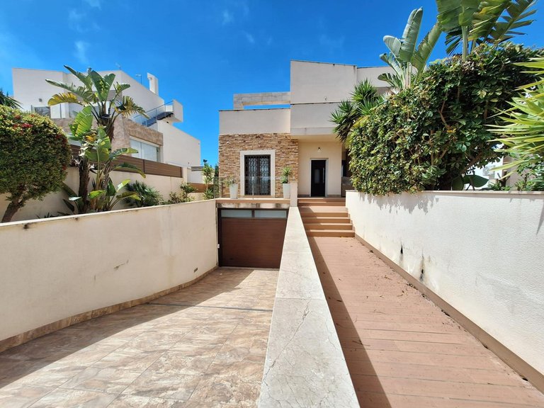 Villa for Sale in Torrevieja, Alicante 5