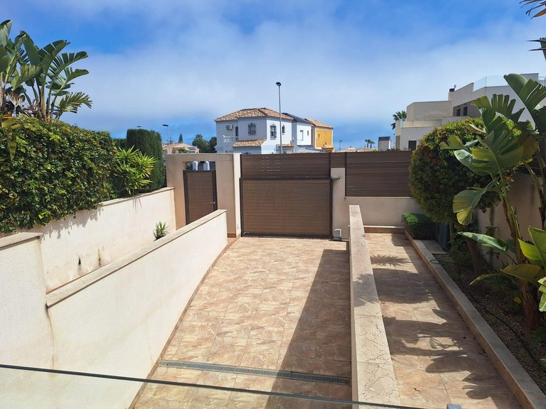 Villa for Sale in Torrevieja, Alicante 6