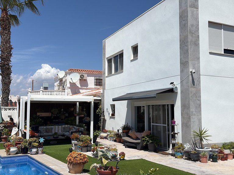 Villa for Sale in Torrevieja, Alicante 1