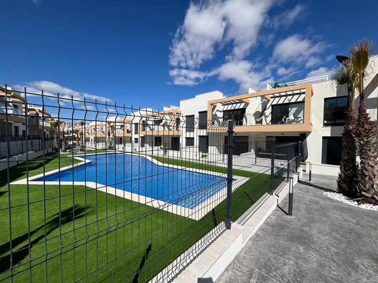Apartment for Sale in Villamartin, Alicante 28