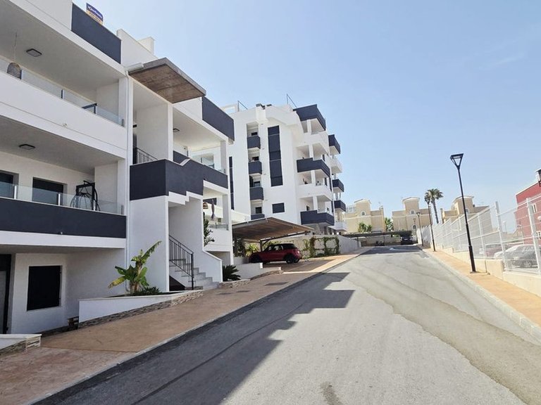 Apartment for Sale in Los Altos, Alicante 4