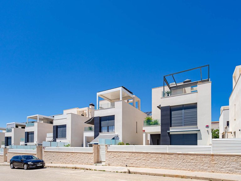 Villa for Sale in Punta Prima, Alicante 1