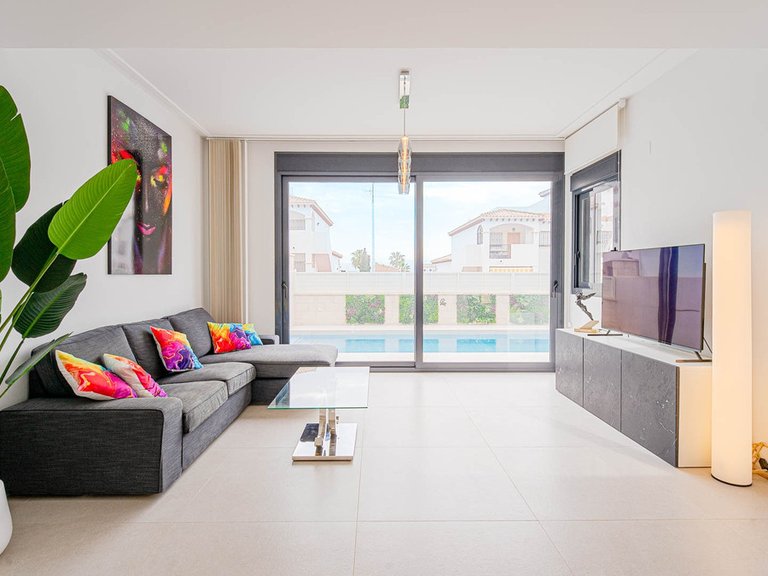 Villa for Sale in Punta Prima, Alicante 9