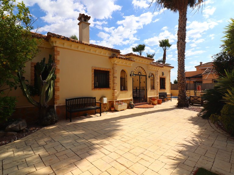 Villa for Sale in Formentera Del Segura, Alicante 34