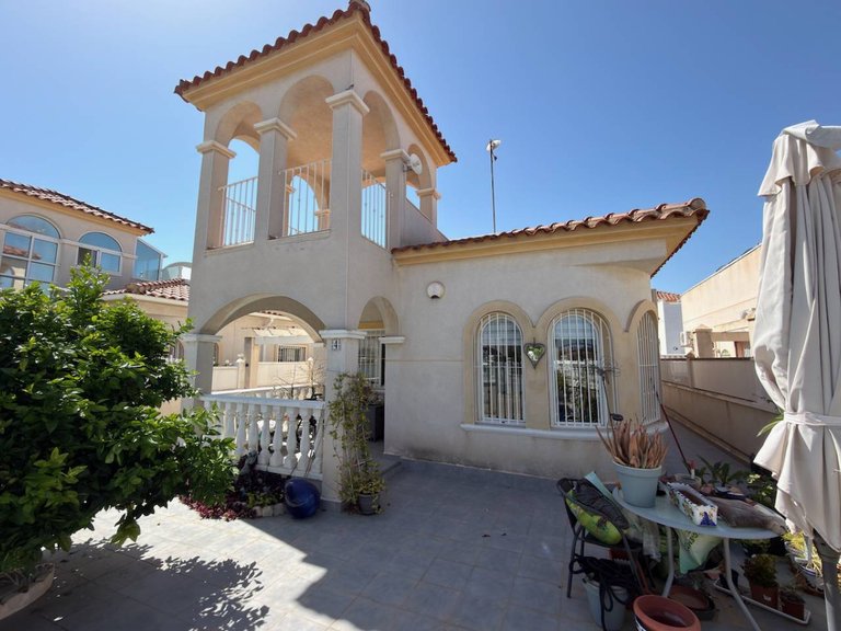 Villa for Sale in Algorfa, Alicante 1
