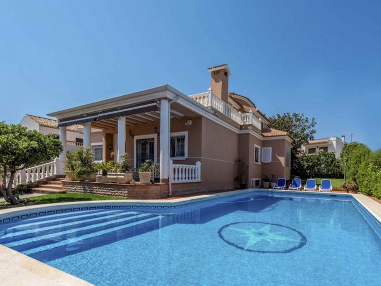 Villa for Sale in Torrevieja, Alicante 2