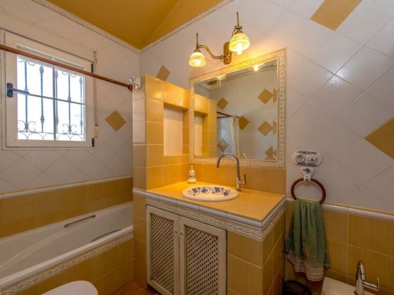 Villa for Sale in Torrevieja, Alicante 28