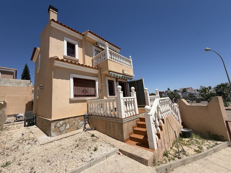 Villa for Sale in Villamartin, Alicante 2