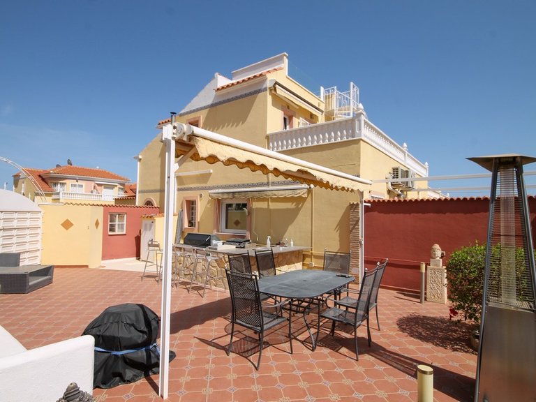 Town House for Sale in Villamartin, Alicante 1