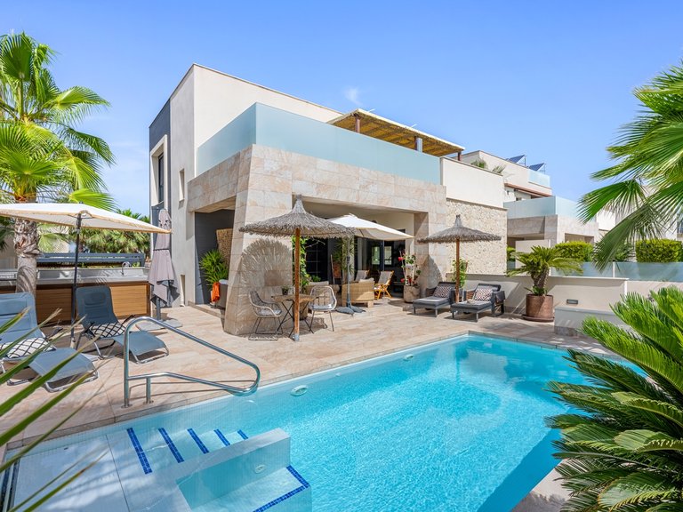 Villa for Sale in Benijofar, Alicante 2