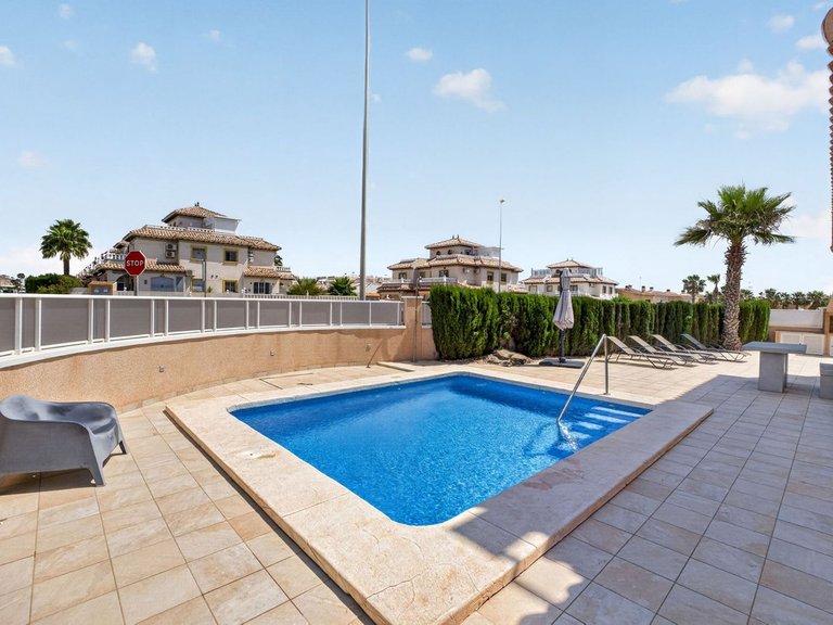 Town House for Sale in Cabo Roig, Alicante 3