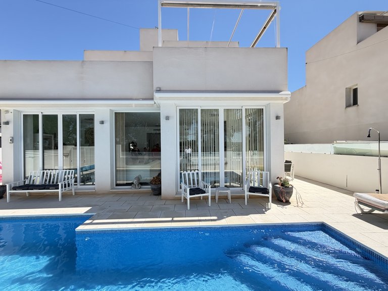 Villa for Sale in Mil Palmeras, Alicante 3