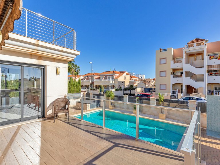 Villa for Sale in La Zenia, Alicante 3