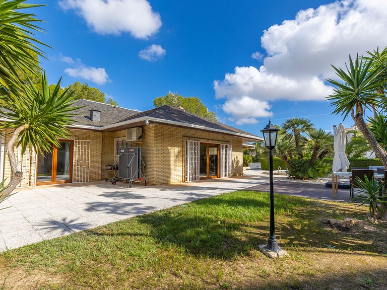 Villa for Sale in Villamartin, Alicante 6