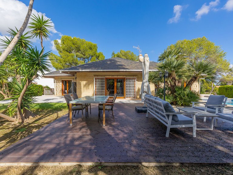 Villa for Sale in Villamartin, Alicante 8