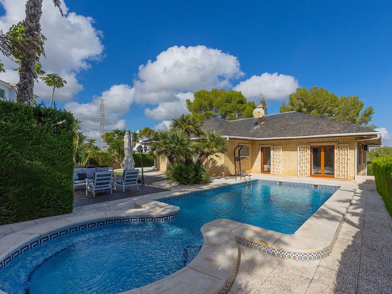 Villa for Sale in Villamartin, Alicante 9