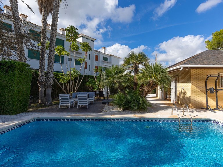 Villa for Sale in Villamartin, Alicante 11