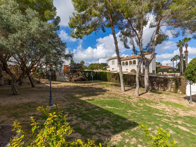 Villa for Sale in Villamartin, Alicante 14