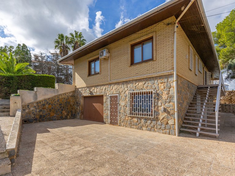 Villa for Sale in Villamartin, Alicante 45