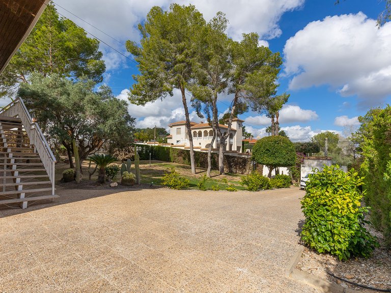 Villa for Sale in Villamartin, Alicante 46
