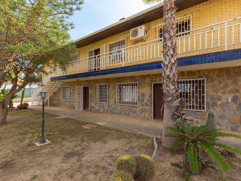 Villa for Sale in Villamartin, Alicante 47